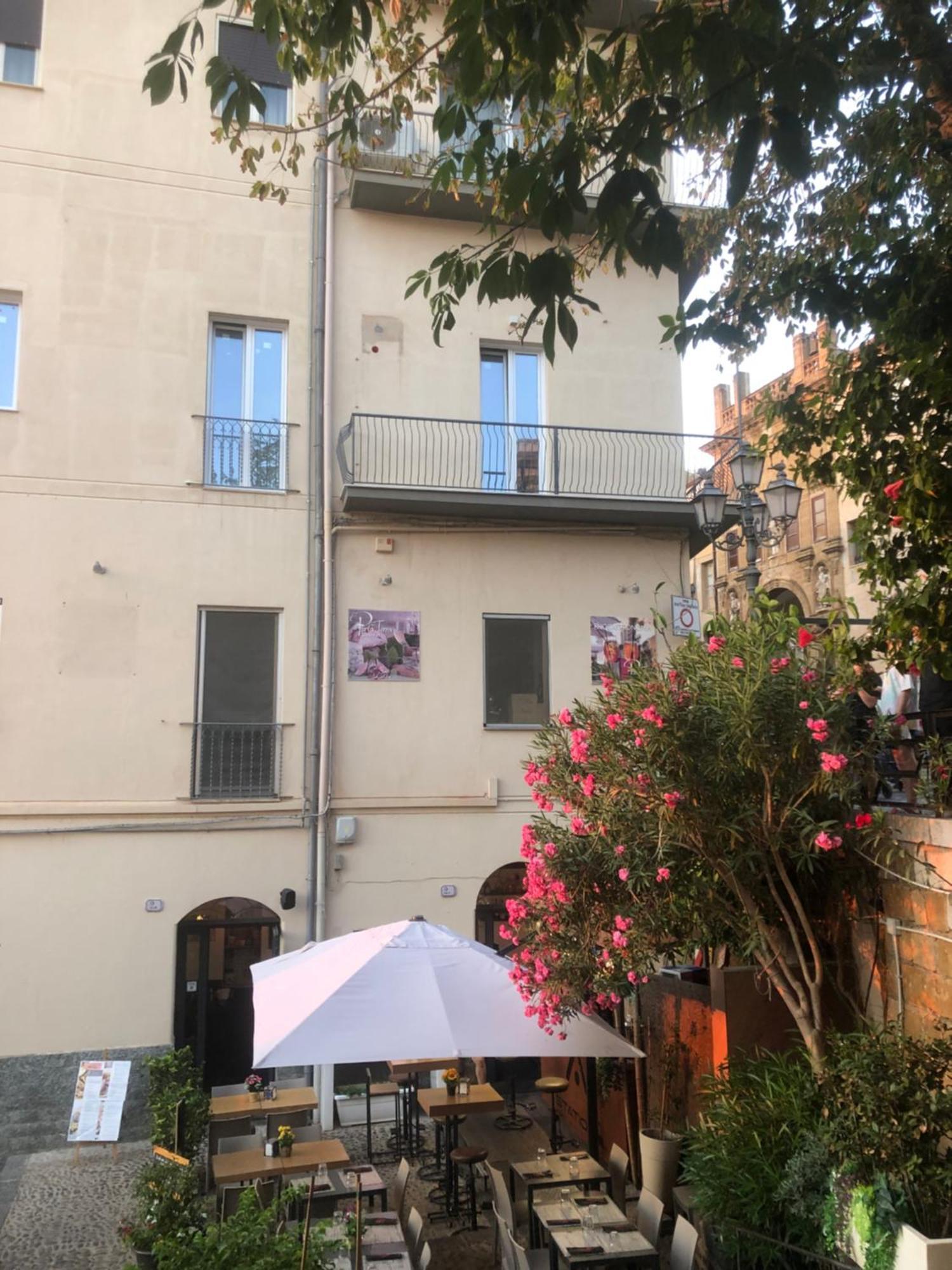 Villa Di Giorgi Apartments Center Cefalù Exteriör bild