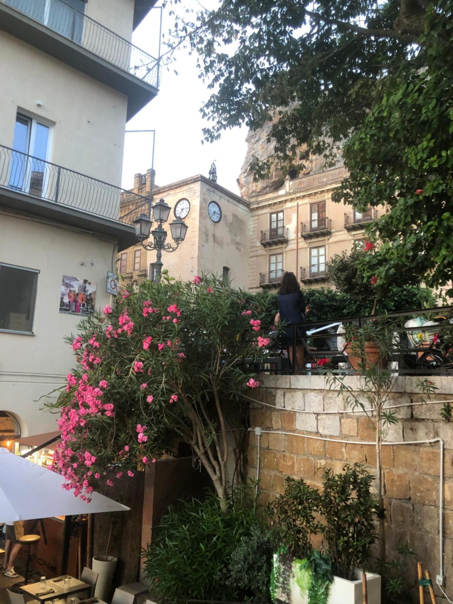 Villa Di Giorgi Apartments Center Cefalù Exteriör bild