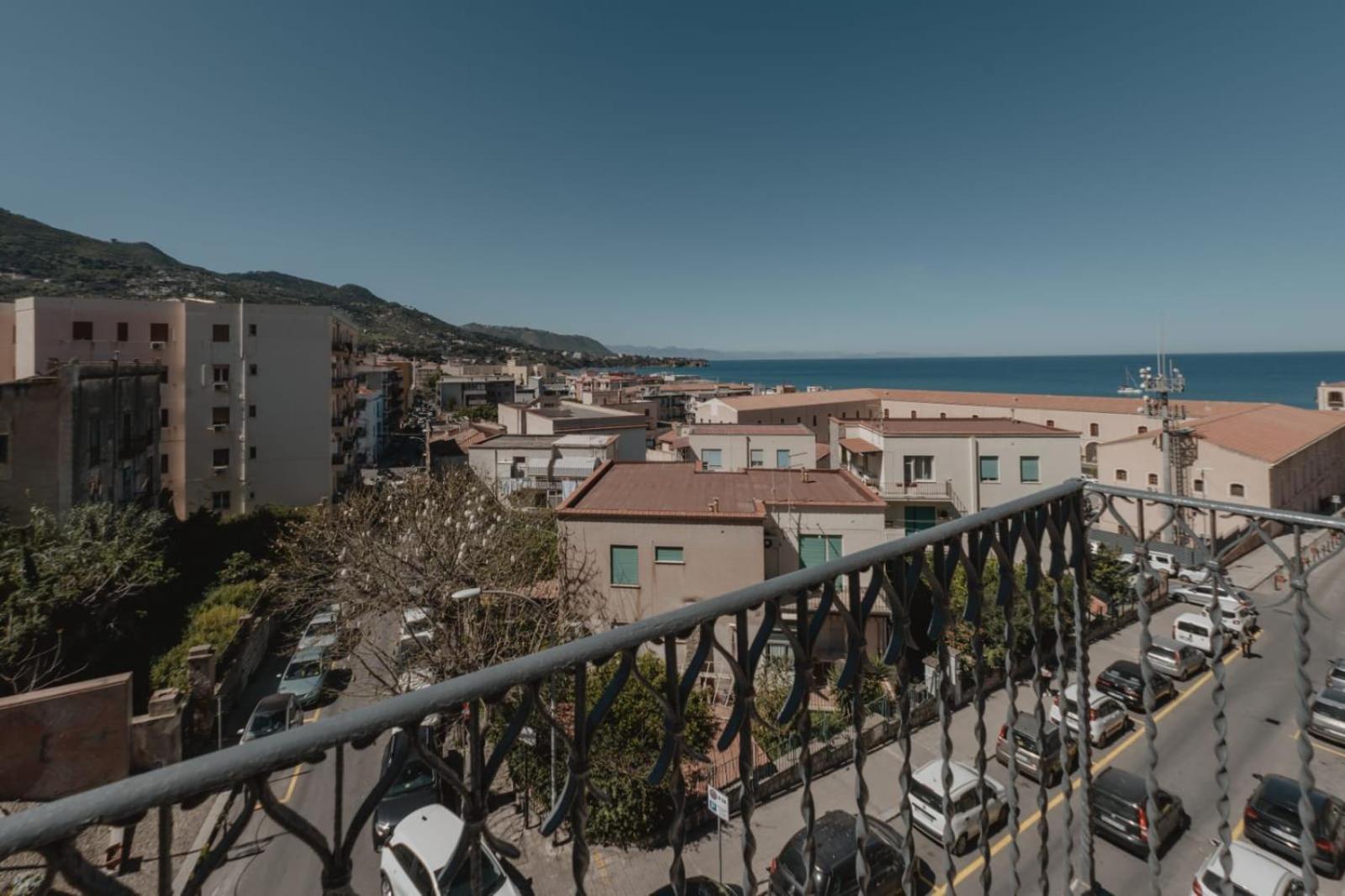 Villa Di Giorgi Apartments Center Cefalù Exteriör bild